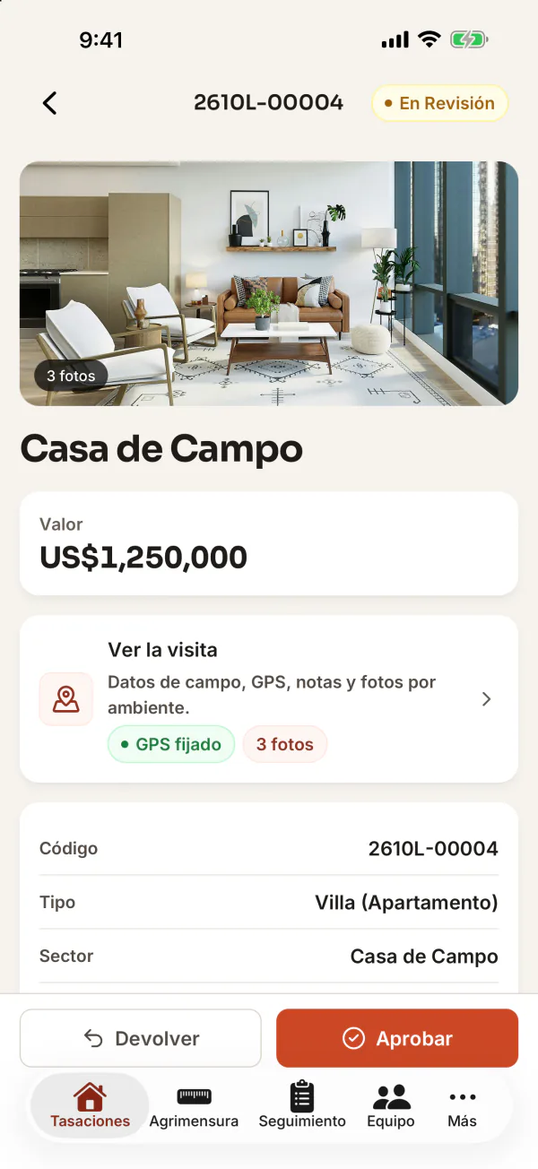Rivia Tasaciones en iPhone: tasación en revisión, con su valor, la visita y los botones para aprobar o devolver.